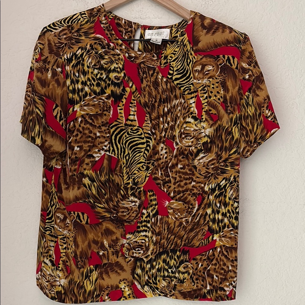 VINTAGE vibrant Animal Print Short Sleeve Silk blouse by EN ROUTE size Small